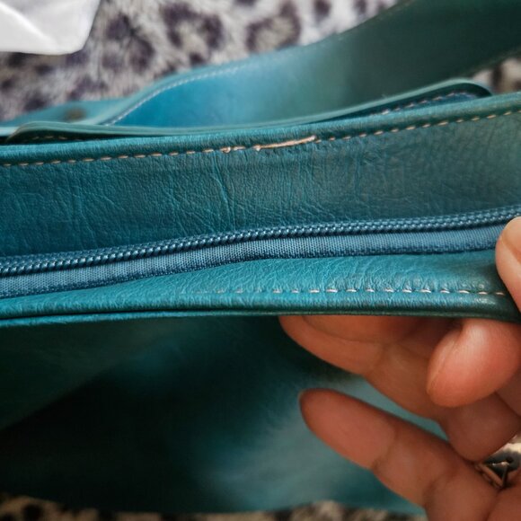 LuxeBold | Vegan Leather Slouchy Teal Shoulder Ajustable Strap Hobo Bag - NWOT - Picture 8 of 15